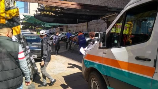 Mendoza: se arrojó de un sexto piso, cayó al cuarto, volvió a tirarse y se salvó de milagro