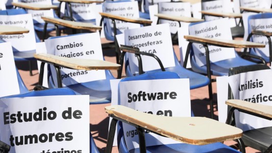 La FUBA realizó una jornada de protesta para defender las becas de investigación para estudiantes