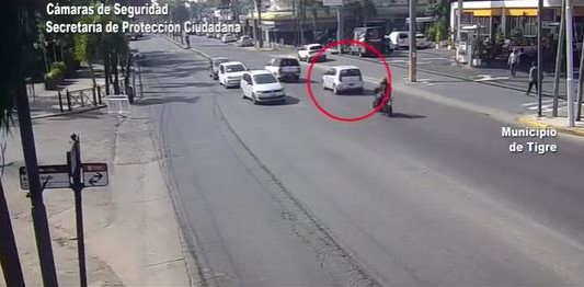 Evadió un control de tránsito, atropelló a un policía y huyó: fue detenido