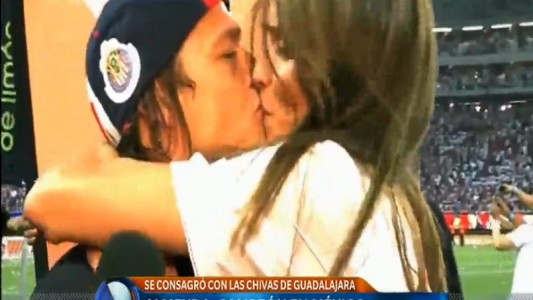 El emocionante festejo de Almeyda con su esposa y su padre tras salir campeón
