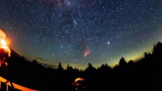 La NASA anunció que en mayo lloverán 50 meteoros por hora y la Luna regalará flores
