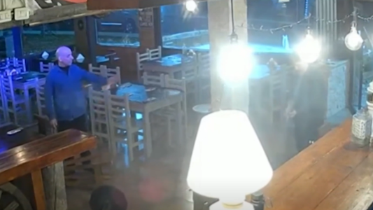 Locura en el bar: no le fiaron y los amenazó con una escopeta