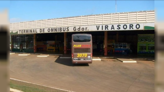 Un micro llegó a la terminal y descubrieron que arrastraba un cadáver