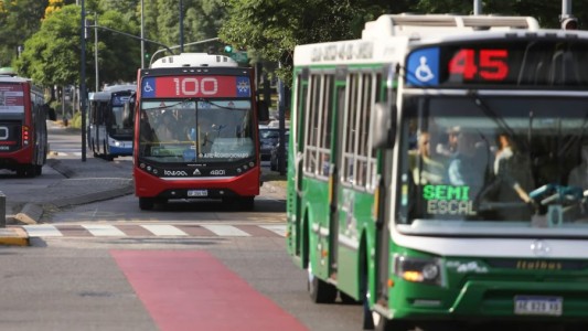 El Gobierno apuntó contra la UTA por el paro de colectivos: "Toman de rehenes a los pasajeros"