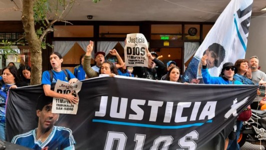 Audiencia clave: este jueves declara el médico que operó a Maradona por el hematoma subdural