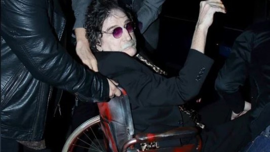 Charly García entrega su legado a la Caja de las Letras del Instituto Cervantes