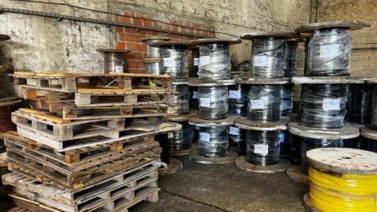 Golpe al robo de cables: 14 allanamientos, ocho detenidos y casi un millón de dólares en material secuestrado