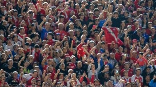 Murió un hincha de Argentinos Juniors durante el triunfo ante Instituto en La Paternal