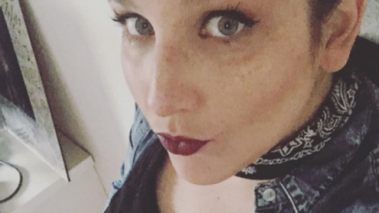 Juana Repetto: desnudo con pancita de embarazada y pelea por Twitter