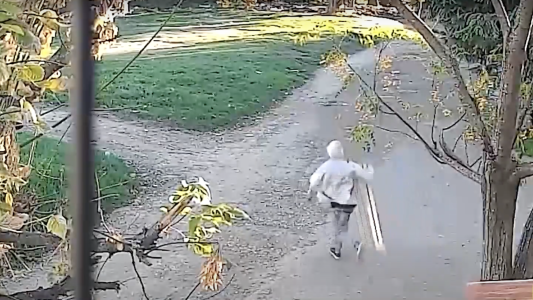 Les robaron un cartel a los 20 minutos de colocarlo