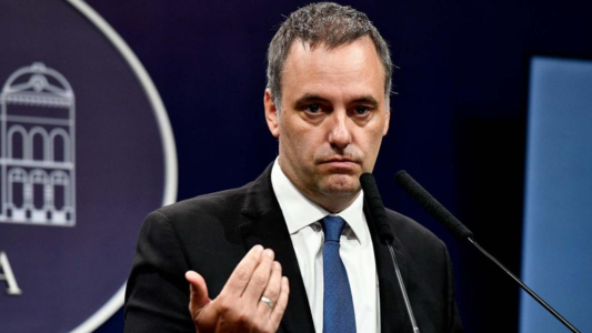 El Gobierno postergó el anuncio sobre medidas para instar a sacar los dólares del colchón