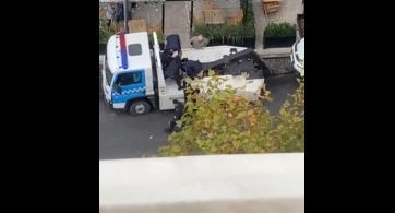 La Plata: una mujer se atrincheró arriba de una grúa para evitar que se lleven su auto