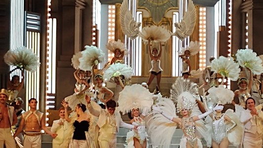 El Teatro Nacional Cervantes abrió la temporada con un homenaje a la revista porteña