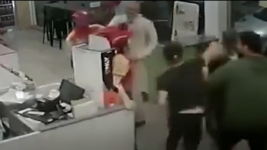 Salvaje pelea en una estación de sevicio: apuñalaron a un hombre