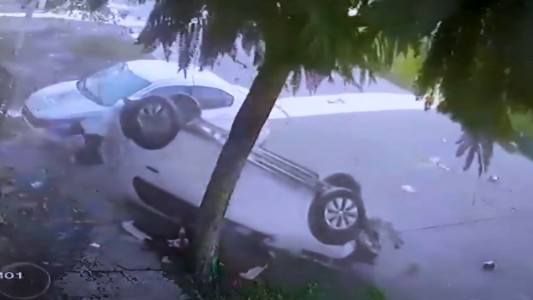 Perdió el control del auto, atropelló a toda velocidad y mató a una ciclista en Lomas de Zamora