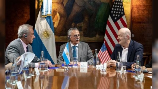 El Gobierno anunció una reforma del sistema sanitario y confirmó la salida de la OMS