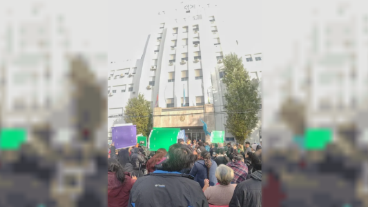 Feriantes de La Salada marcharon a la Municipalidad de Lomas de Zamora y se reunieron con el intendente