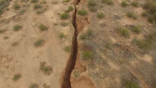 Misterio por la grieta de tres kilómetros que apareció en el desierto de Arizona