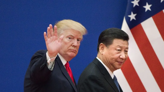 En medio de fuertes tensiones comerciales y diplomáticas, Trump habló por teléfono con Xi Jinping