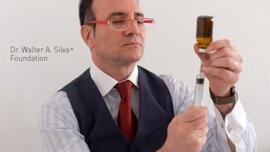 Cayó el "medico del papa Juan Pablo II" que ofrecía "curar" el autismo