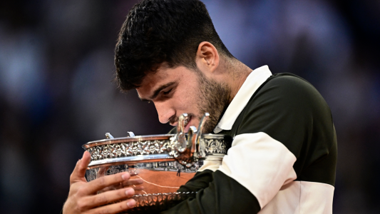 Alcaraz venció a Sinner y ganó Roland Garros