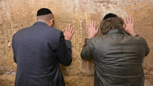 Javier Milei llegó a Israel y fue a visitar el Muro de los Lamentos