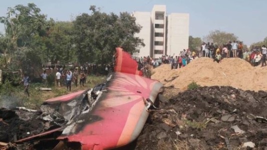 India inicia una investigación formal sobre el accidente aéreo: encontraron la caja negra