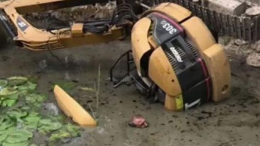 Se salvó de morir ahogado en un pantano por una nariz