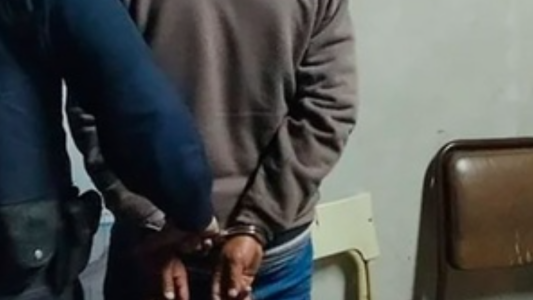 Parecía un indigente que vivía en la calle, pero era un delincuente que estaba prófugo desde 2018