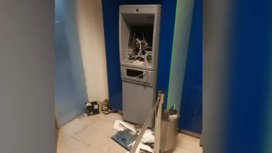 Rompió a martillazos cajeros automáticos: deberá cumplir tareas comunitarias y pagar una multa