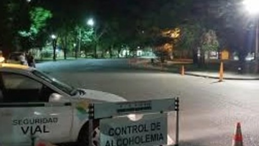 Salta: quiso coimear a un agente, se fugó y abandonó a su amigo en el auto