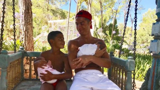 La tierna foto de Cristiano Ronaldo con todos sus hijos