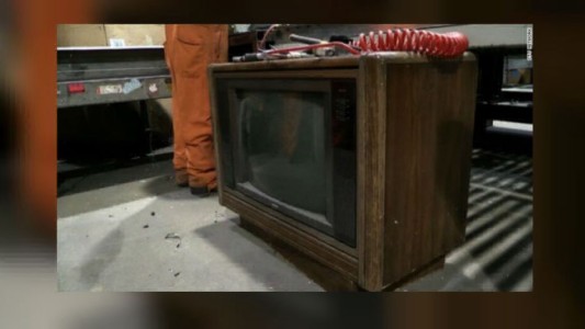 Empleado de reciclaje halló 100 mil dólares y los devolvió