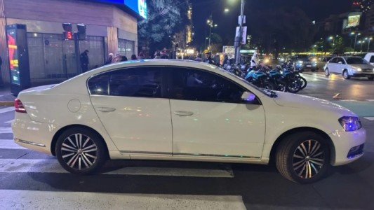 Atropelló y arrastró a una agente de tránsito para evitar una multa a metros del Obelisco