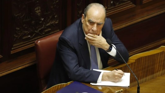 Guillermo Francos levantó su informe de gestión luego de que una senadora lo acusara de "mentiroso"