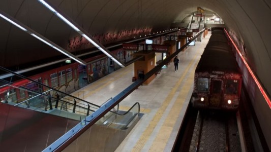 Milagro en el subte: una nena fue arrollada por una formación y fue rescatada con vida
