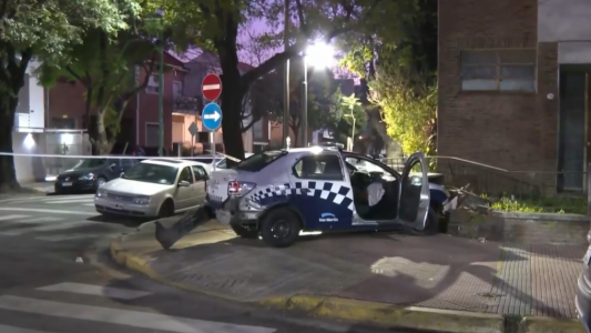 Patrullero se incrustó en una casa en CABA tras una persecución desde el Conurbano