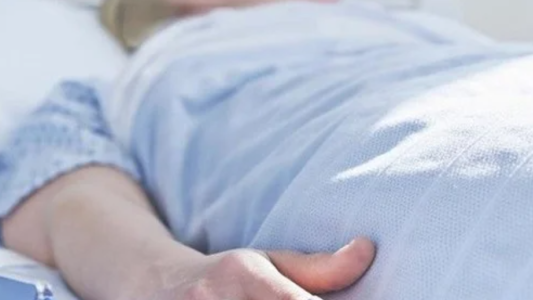 Condenaron a un hombre por intentar matar a su esposa desactivando la válvula de su cabeza con un imán