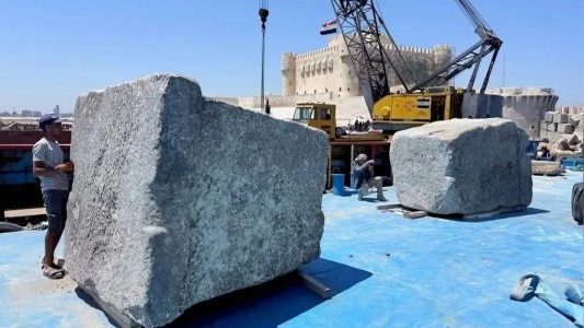 Recuperaron del Mar Mediterráneo los restos de las monumentales puertas del Faro de Alejandría