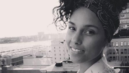 Alicia Keys volvió a defender la belleza natural: mostró sus estrías en Instagram