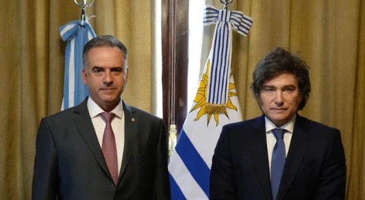 En el marco de la Cumbre del Mercosur, Javier Milei y Yamandú Orsi mantuvieron su primera reunión bilateral