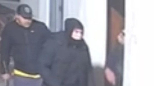 Un vecino de La Plata se enfrentó a tres ladrones armados adentro de su propia casa