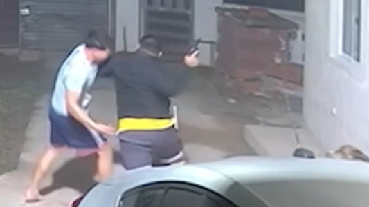 Video: intentaron entrar a robar a la casa y se jugó la vida por su familia