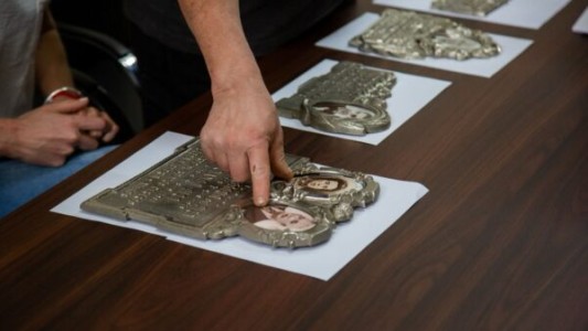 Devolvieron a familias más de 30 placas robadas en cementerios de Santa Fe