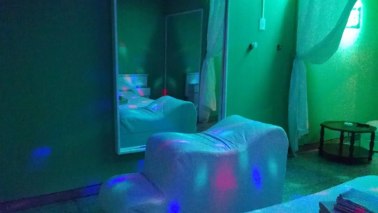 Misterio en un hotel alojamiento: pidió alargar el turno y poco después lo hallaron muerto