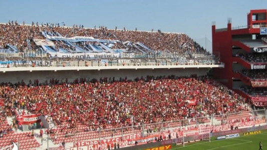 Oficial: vuelven los visitantes al fútbol argentino