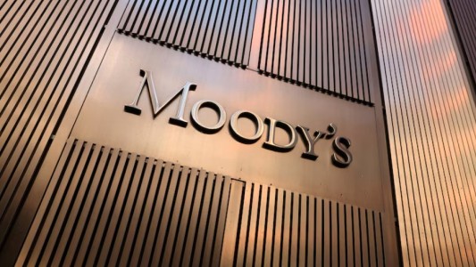 Moody’s mejoró la calificación de la deuda argentina