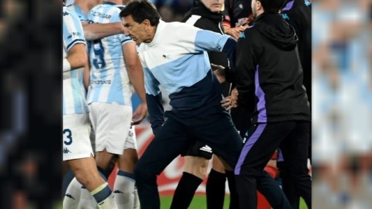 La AFA sancionó a Costas tras el escándalo en el cruce entre Racing y Barracas Central