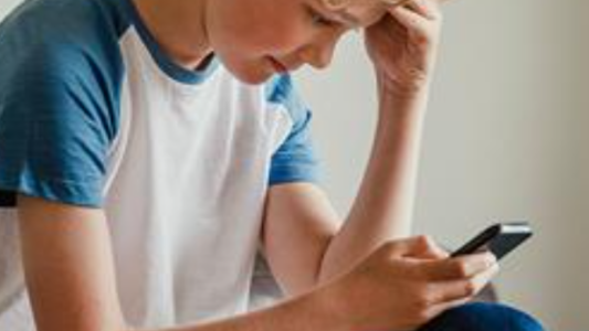 Sextorsión y suicidios: fotos de desnudos generadas por IA alimentan ola mortal de chantaje digital