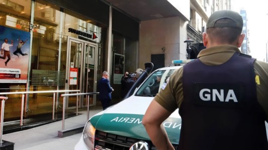 Rosario: detuvieron a cuatro gendarmes por un supuesto robo millonario a una pareja